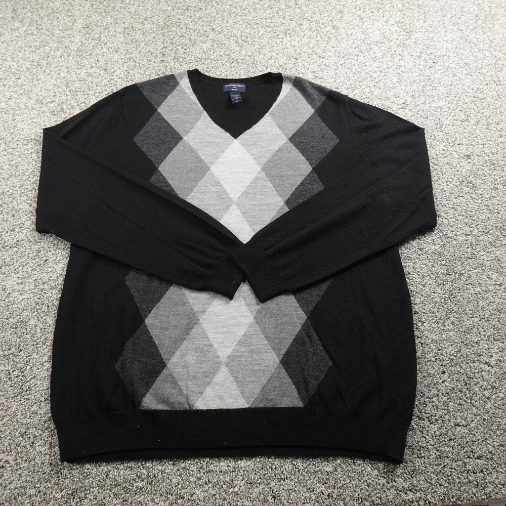Banana Republic Sweater Mens 2XL Black Gray Merino Wool Argyle V‎ Neck Pullover